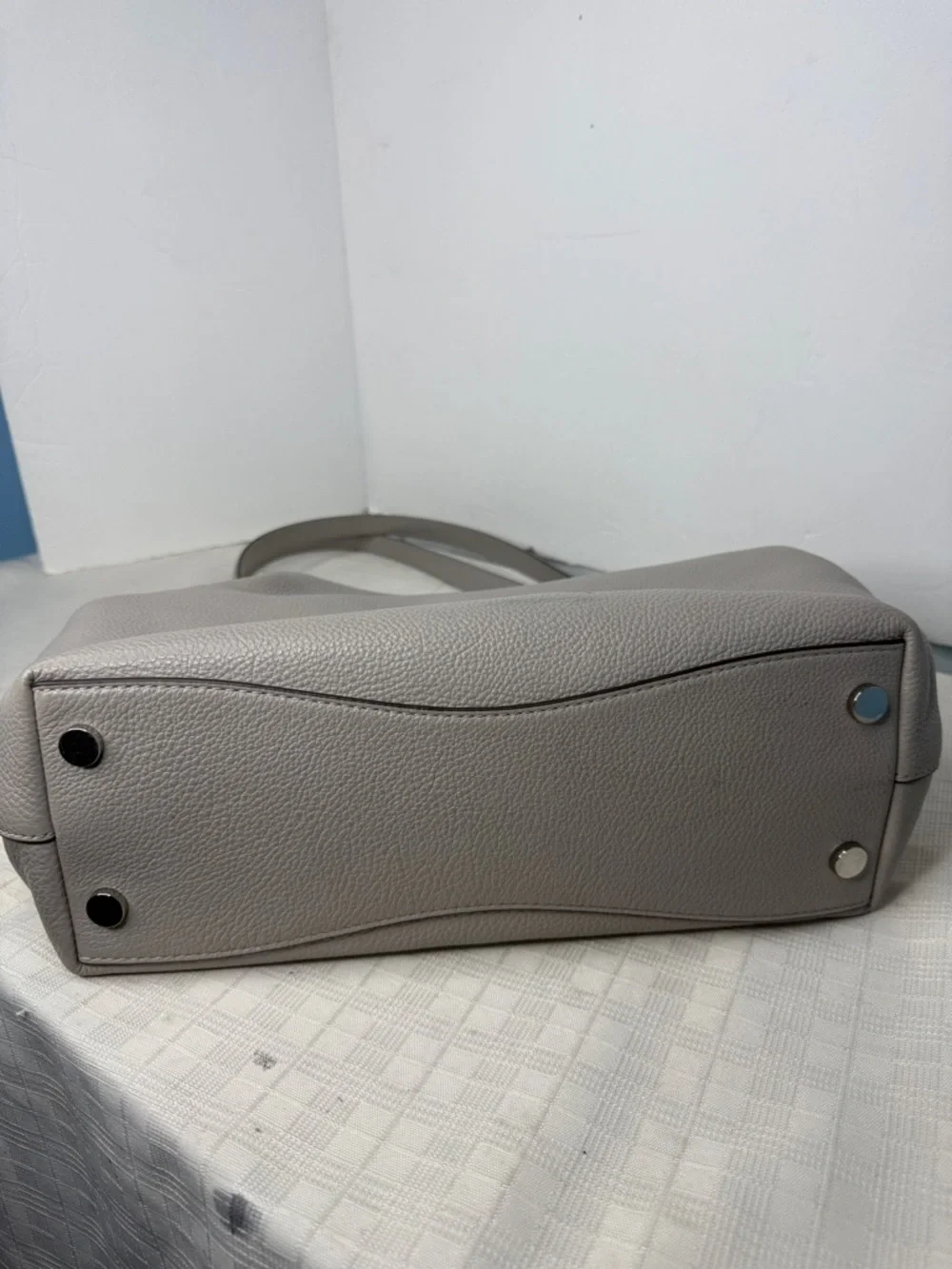 Michael Kors Raven Large Pebbled Leather Tote, Pearl Grey Bag /Wallet set.